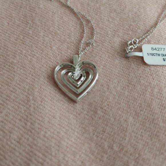 BNWT Sterling Silver Diamond Multi-Heart Necklace 1/10 Ct tw - Picture 5 of 7